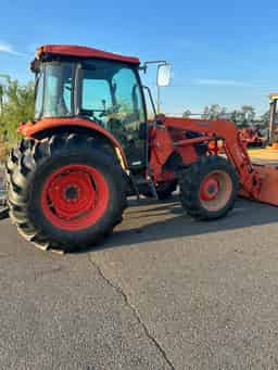Kubota Tractor M8560
