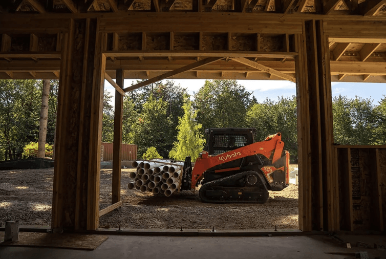 Kubota SVL75-3 moving pipes