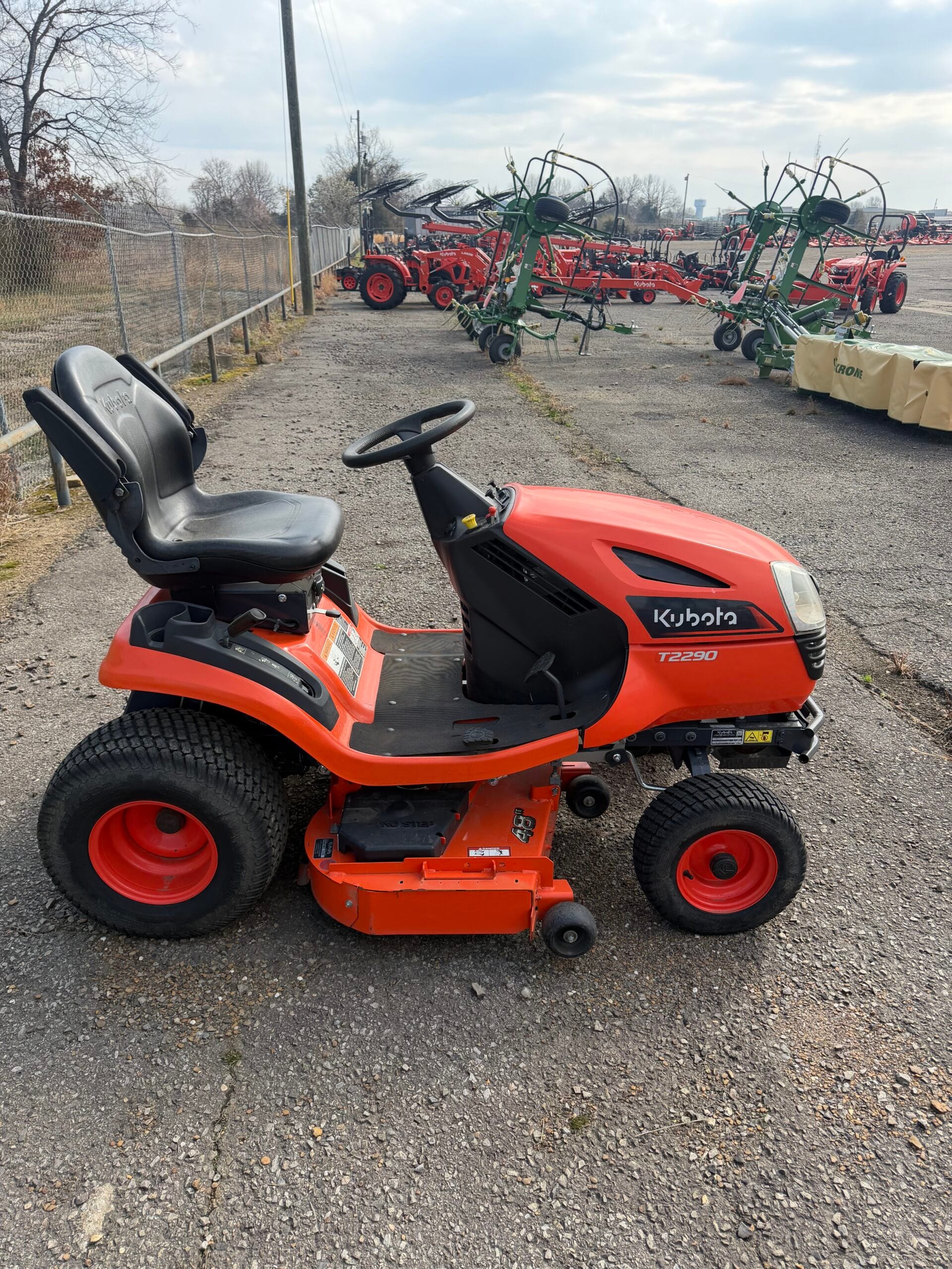 KUBOTA T2290 RIDING MOWER