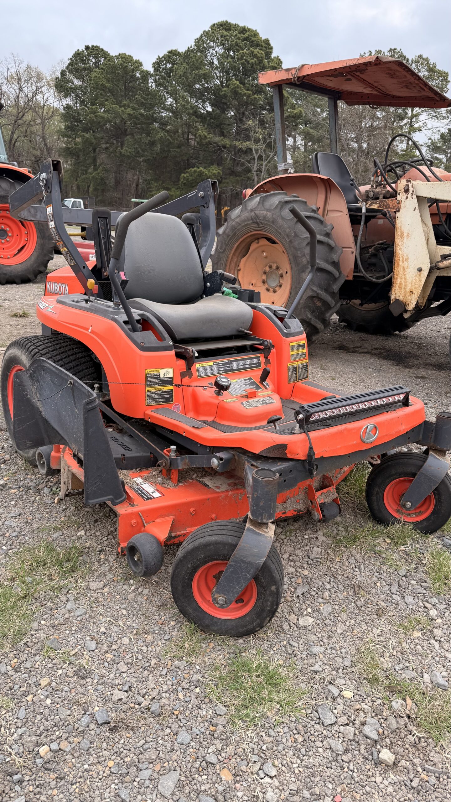 2011 KUBOTA ZG227 ZERO TURN - River Valley Tractor